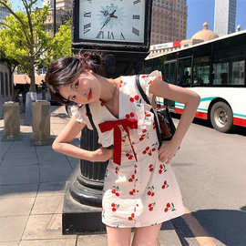 韩系酒渍樱桃连衣裙女夏季大码显瘦高腰小个子甜辣白色短裙