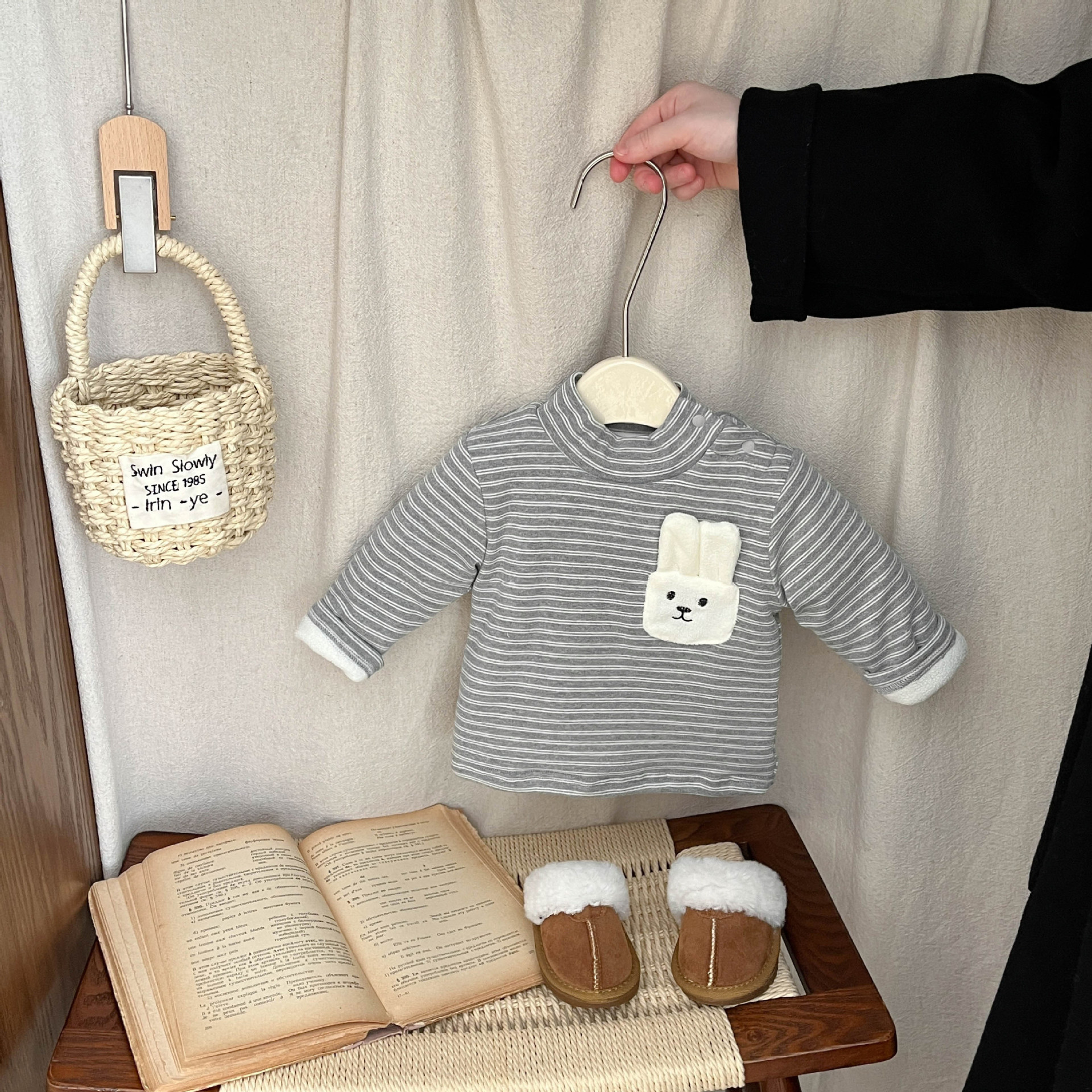 Invierno bebés más camisa de base de terciopelo universal bebés rayas extranjeras cuello de media altura engrosado con chaqueta caliente para niños