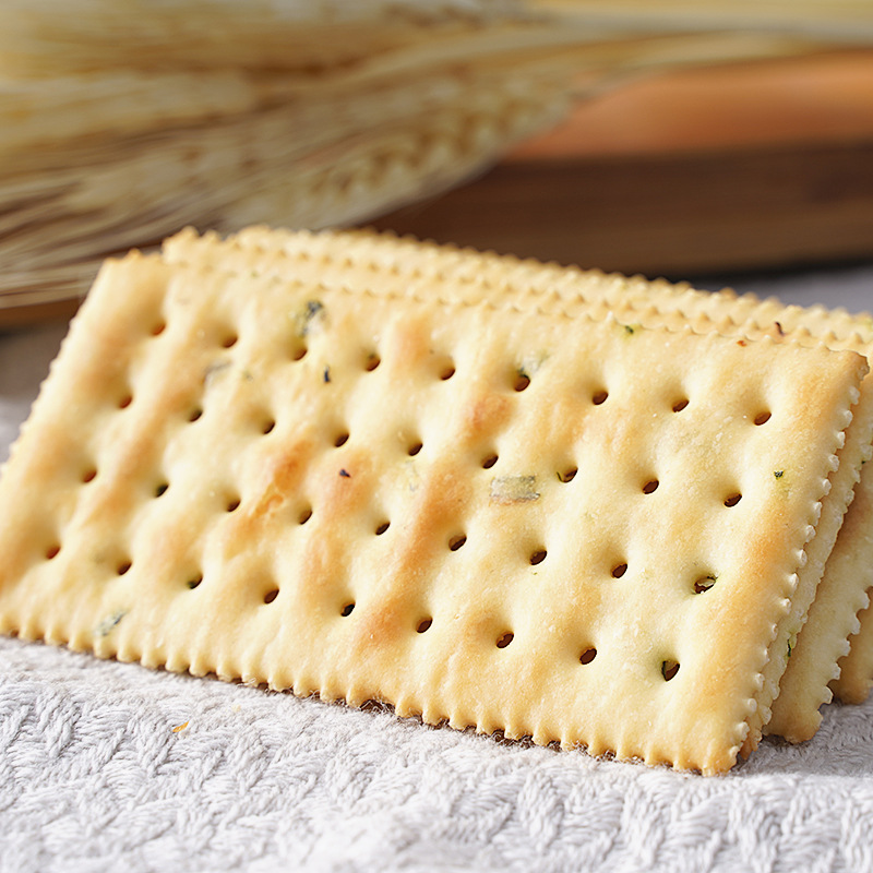 Box of scallion flavored crackers snacks leisure snacks delicious snacks soda crackers salted wholesale