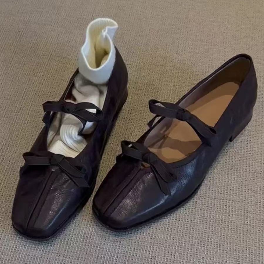 Retro demi-season Mary Jane shoes with bow with shoelaces square toe…