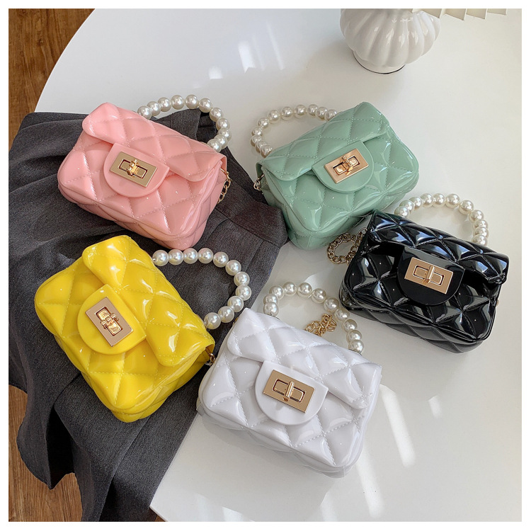 Mode Bonbon Farbe Perlengriff Mini Messenge Bag display picture 52