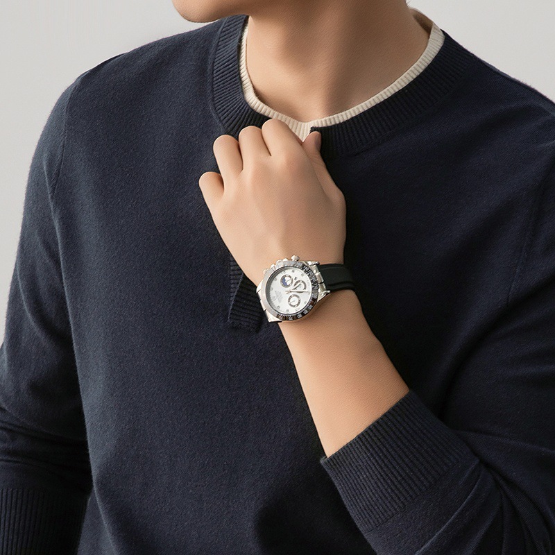 Camiseta de punto de otoño para hombres nuevo empalme falso dos piezas de moda universal suéter de cuello redondo de color sólido relajado