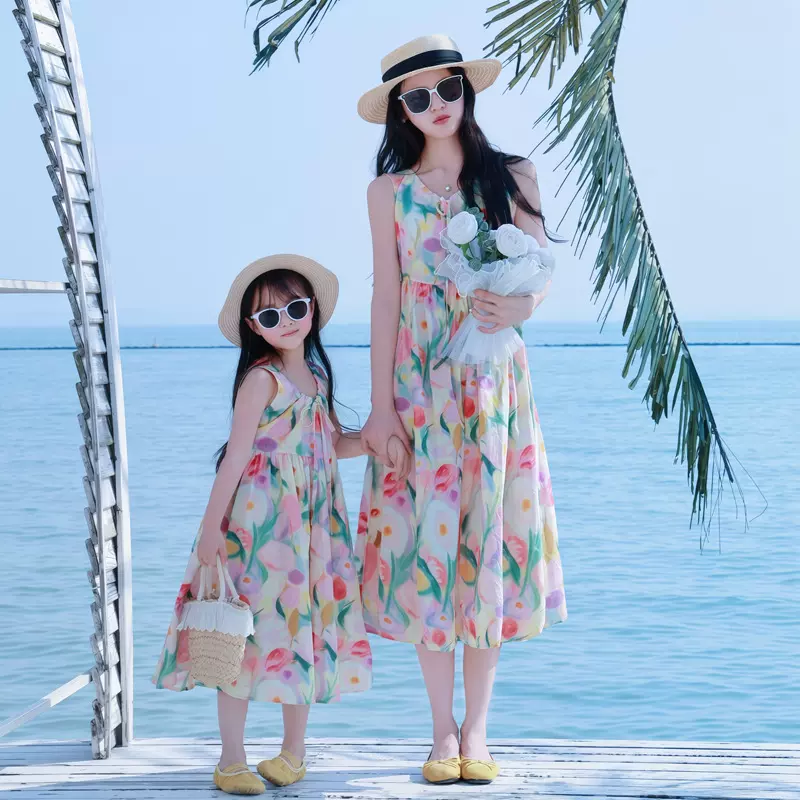 亲子装母女连衣裙2025夏季无袖韩版花朵洋气纯棉度假海边女童裙子