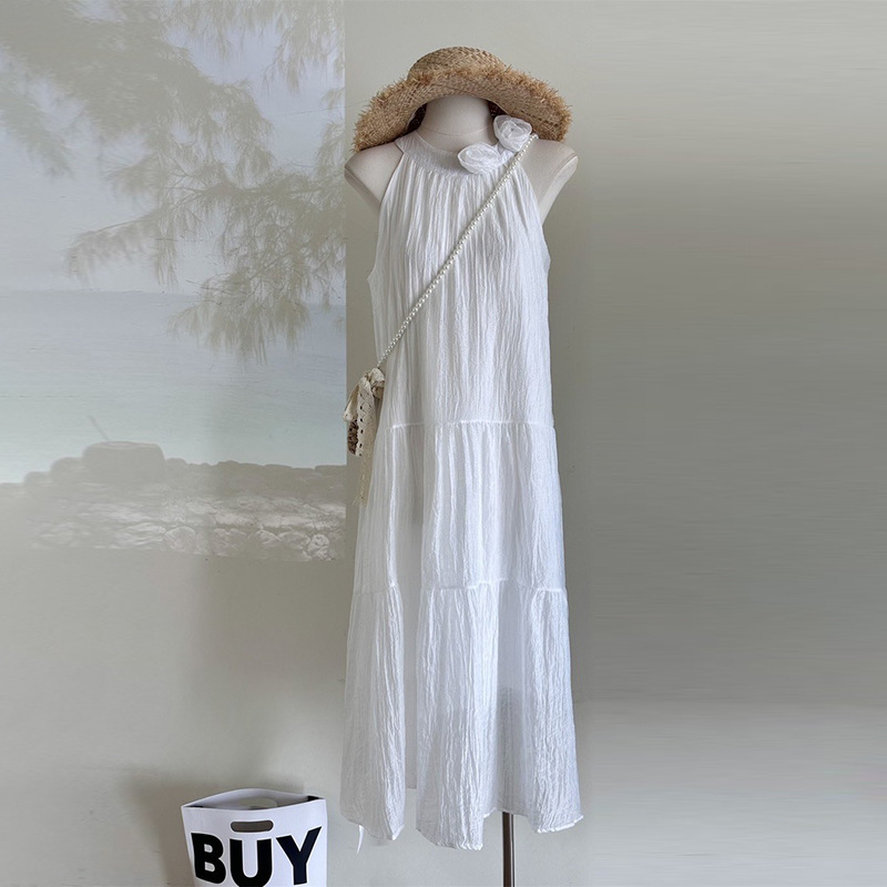 特价绝美茶歇法式挂脖露肩连衣裙女夏季新款玫瑰气质度假天丝裙子