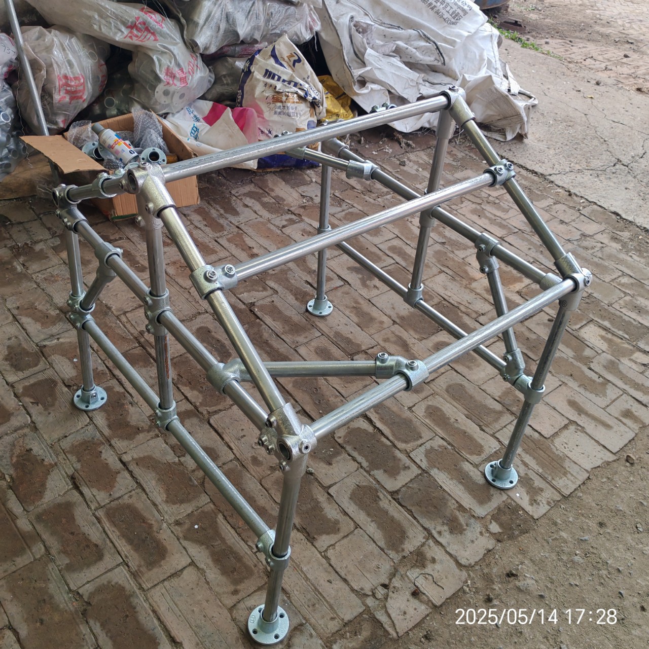 尖顶棚阳光房温室花棚围栏接头配件一寸镀锌钢管连接件阳光房专用