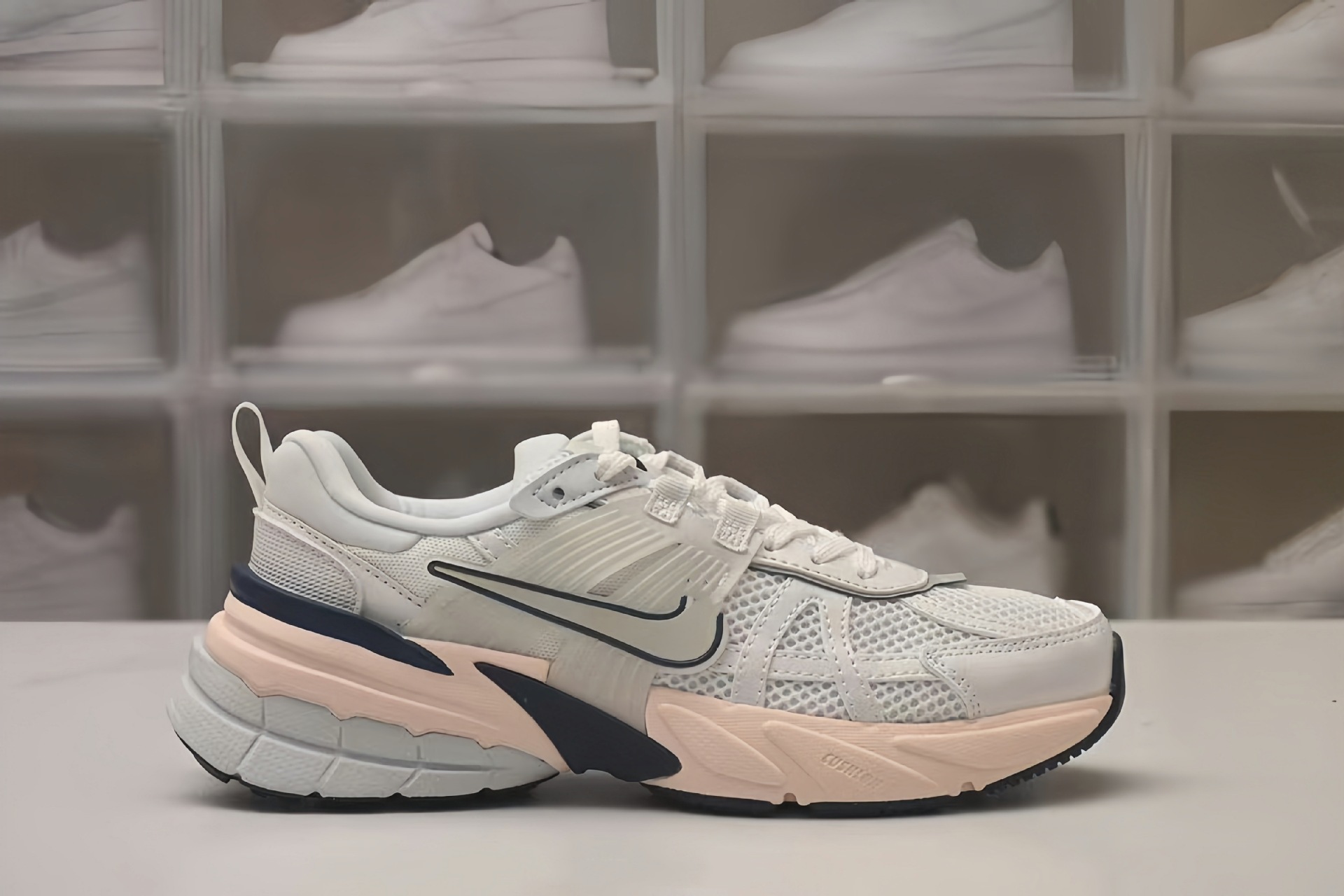 V2K 런 - 화이트 블루 핑크