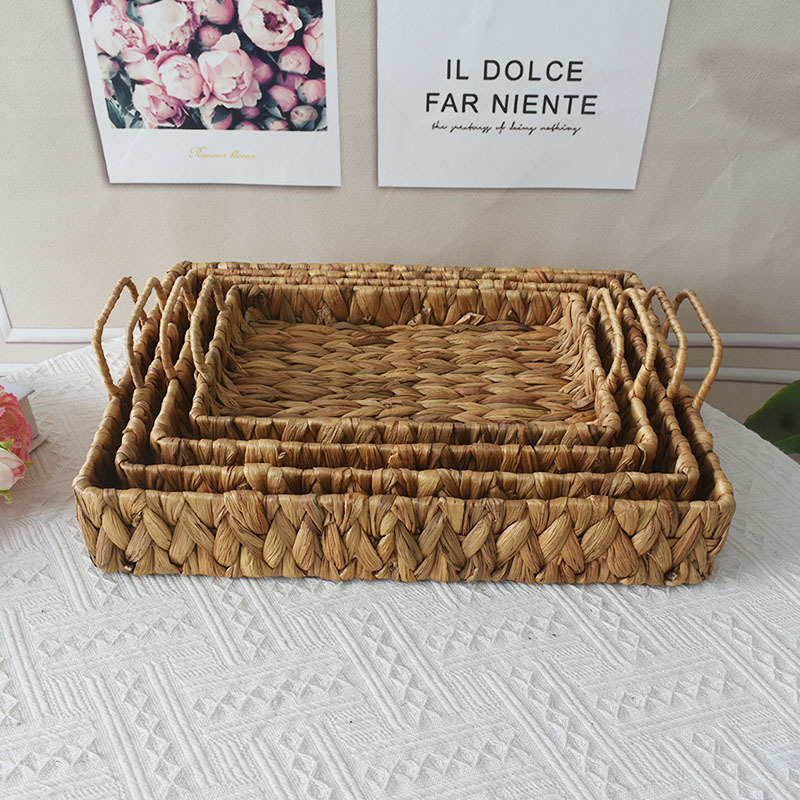 Jacinto de agua cesta de pan de hierba Cocina mesa de comedor en casa con mango que sostiene la cesta aperitivos de frutas cesta de aperitivos