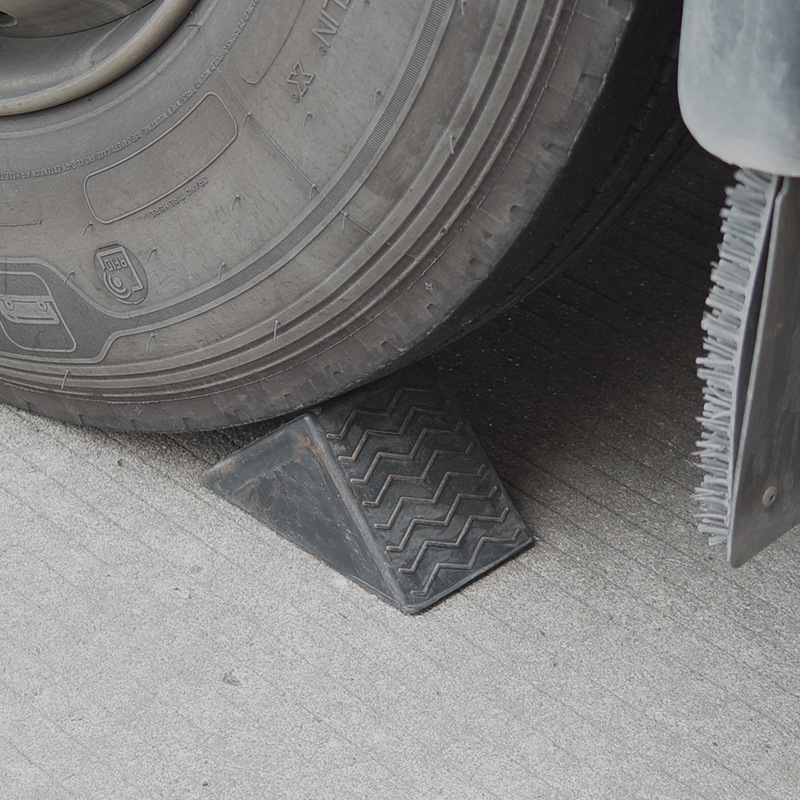 汽车驻车阻挡器 斜坡停车阻挡轮胎固定垫 轮胎止退器 车轮阻塞器