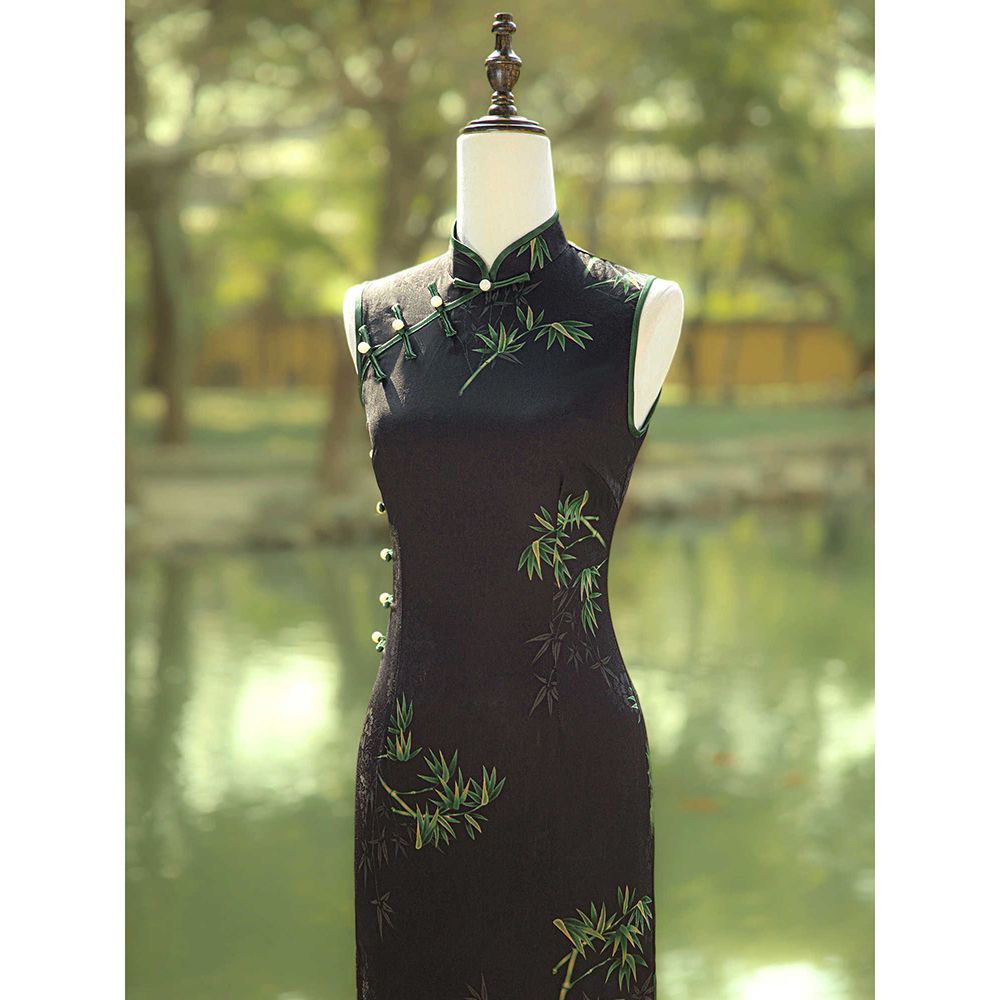Black cheongsam sleevless
