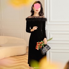 背影杀手露肩垂感丝绒连衣裙女3376秋冬名媛显瘦复古年会小黑裙