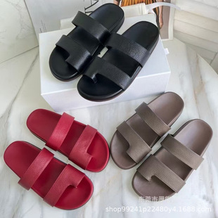 ݸ�a�¿���֦�yСţƤ�Aֺ͸��Ů�⴩������e�ٴ�ƽ��ɳ�y����Ь