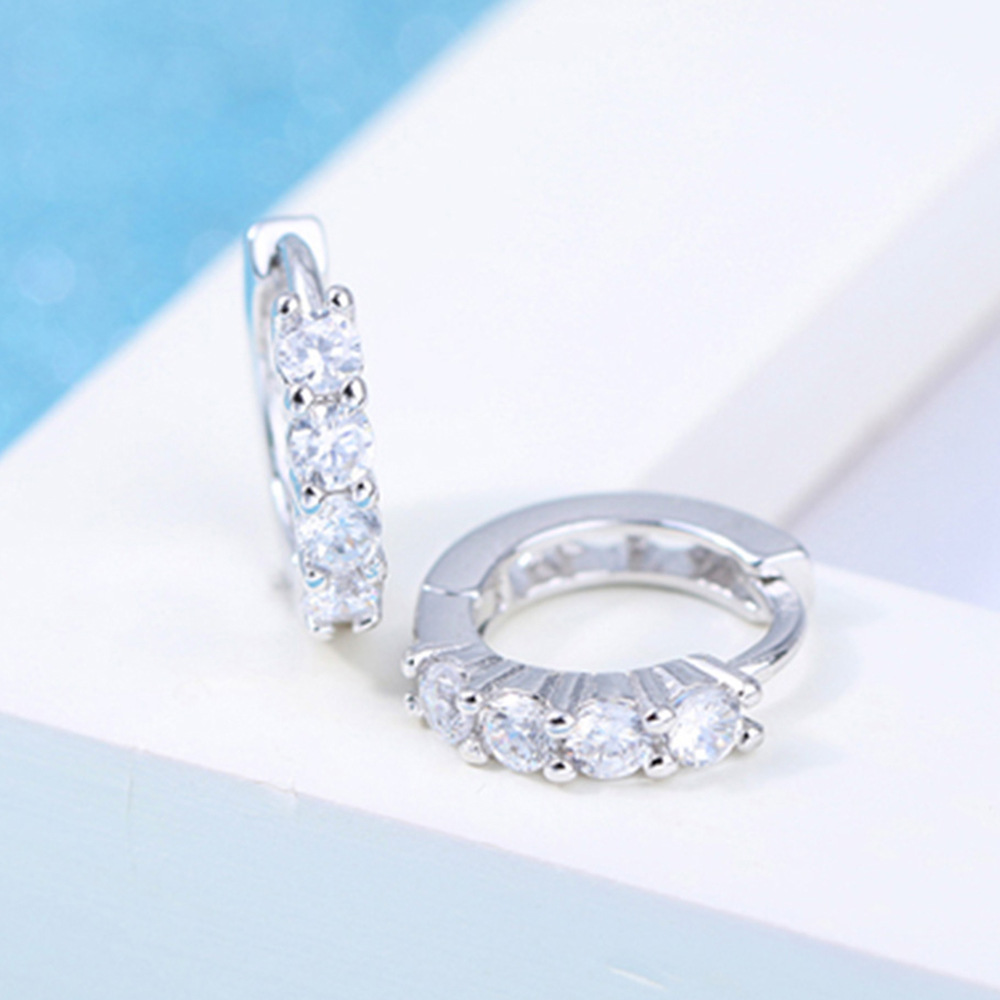 Elegant earrings heart shaped with zircon