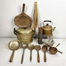 民俗老物件老炊具铝锅铝烧水壶木质餐具老石臼筷子笼复古装饰摆件