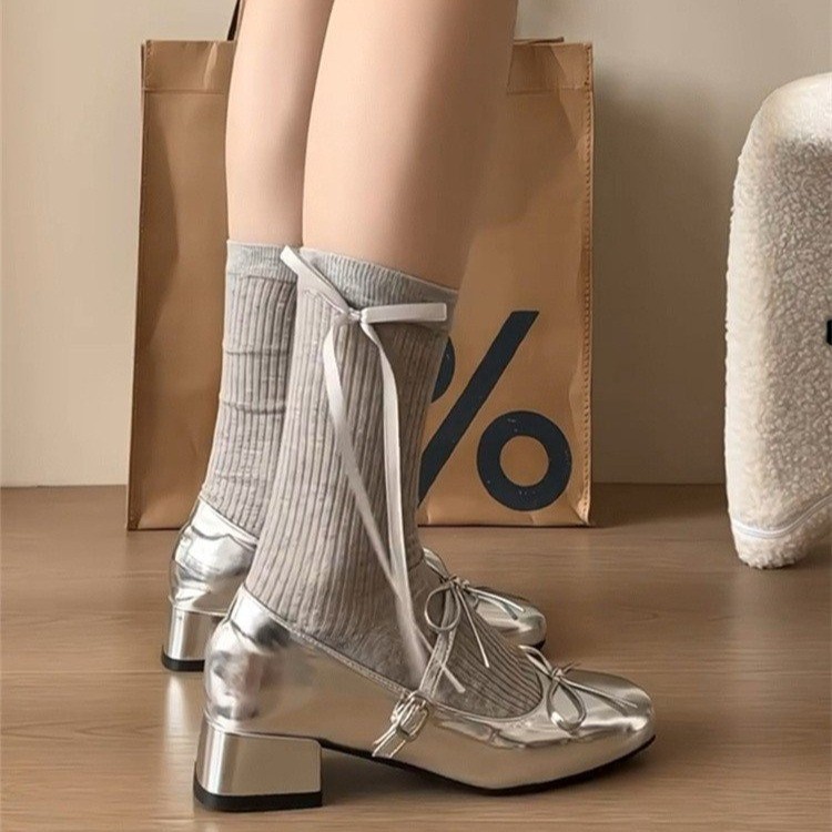 Zapatos de arco francés plateado mary-zhen primavera 2026 nueva moda versátil zapatos de cuero superficiales zapatos de cabeza cuadrada