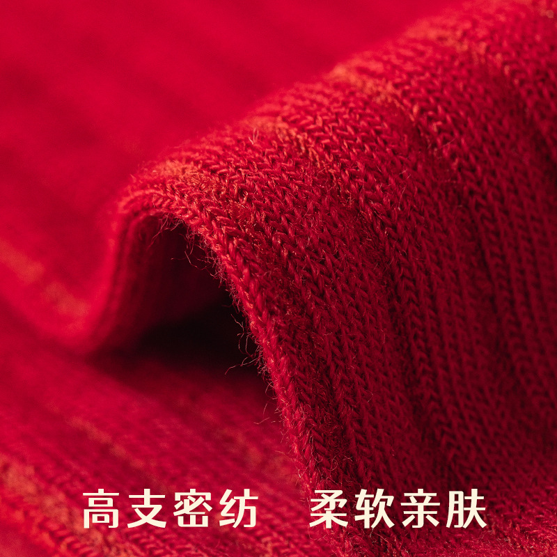 Calcetines rojos de año natal Calcetines de tubo de otoño e invierno para mujer Calcetines rojos grandes de boda de año nuevo Calcetines de pareja de boda al por mayor