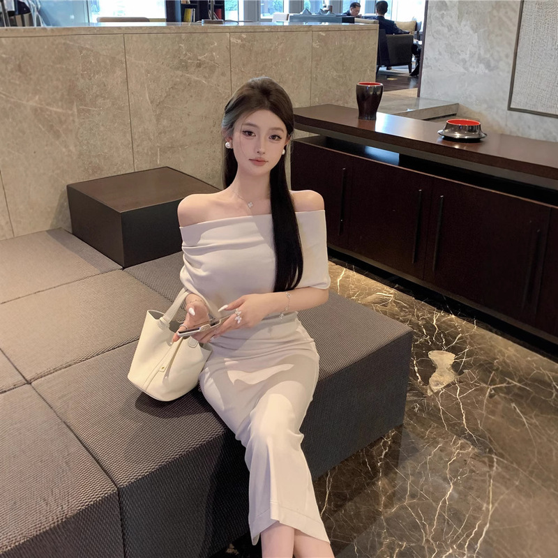 Asymmetrical Off-Shoulder Sexy Waist-Cinching Elegant Ruched Dress French-Style Long Summer Dress with a High-End Feel for Women