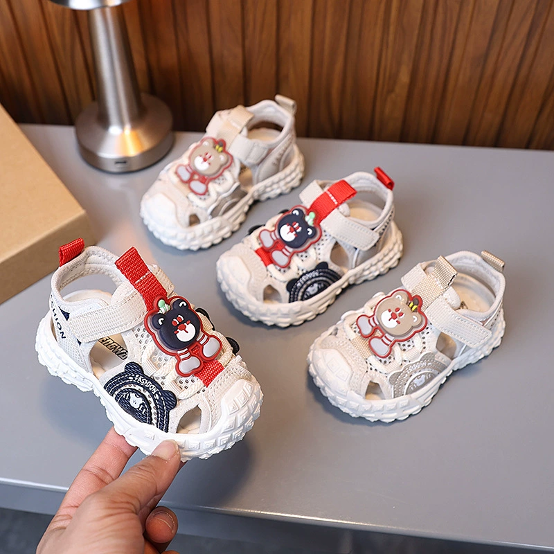 Детские сандалии от одного поколения