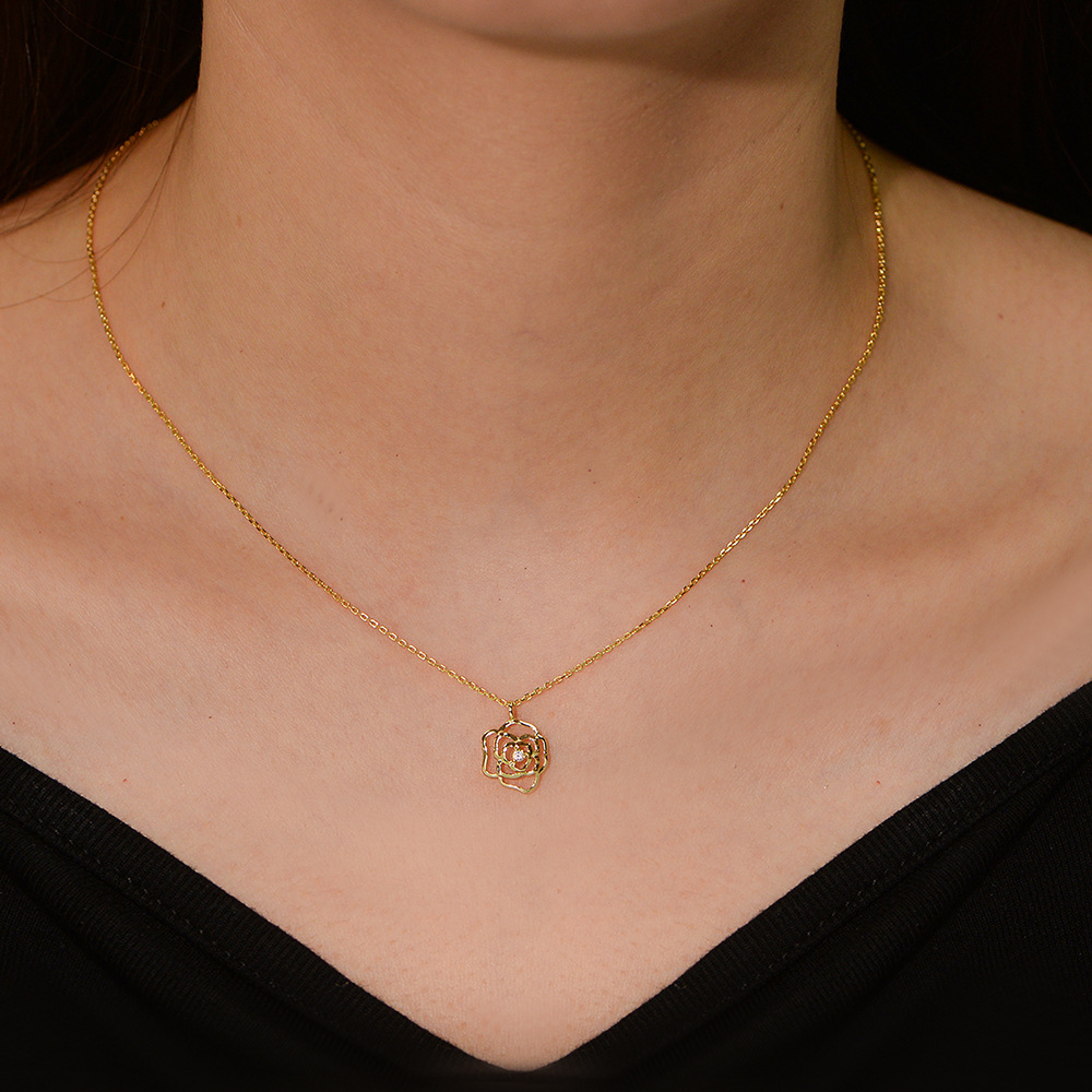 Estilo francés Luz de lujo retro hueco Rosa collar de plata esterlina nicho femenino diseño exquisito accesorios de cadena de clavícula de alto grado