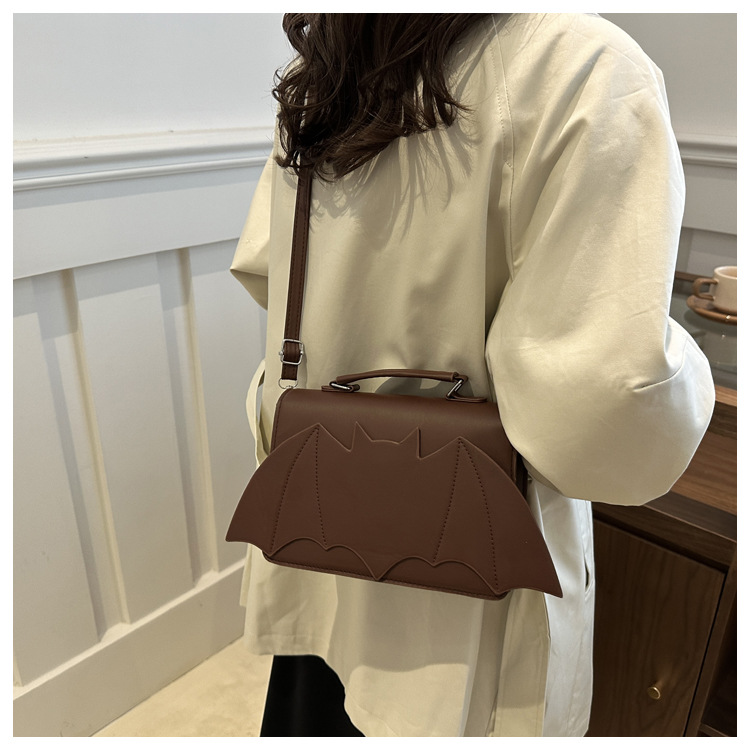 A new 2024 European and American Halloween single-shoulder bag for women, with a unique and funny bat style and a trendy crossbody bag undefined
