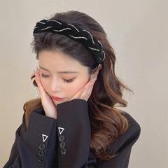 2022 New Style Hairband for Women, Versatile for Outdoor Use, Flocked Braided with Diamond Accents, High-End Feel, Toothed Non-Slip Headband with Clip