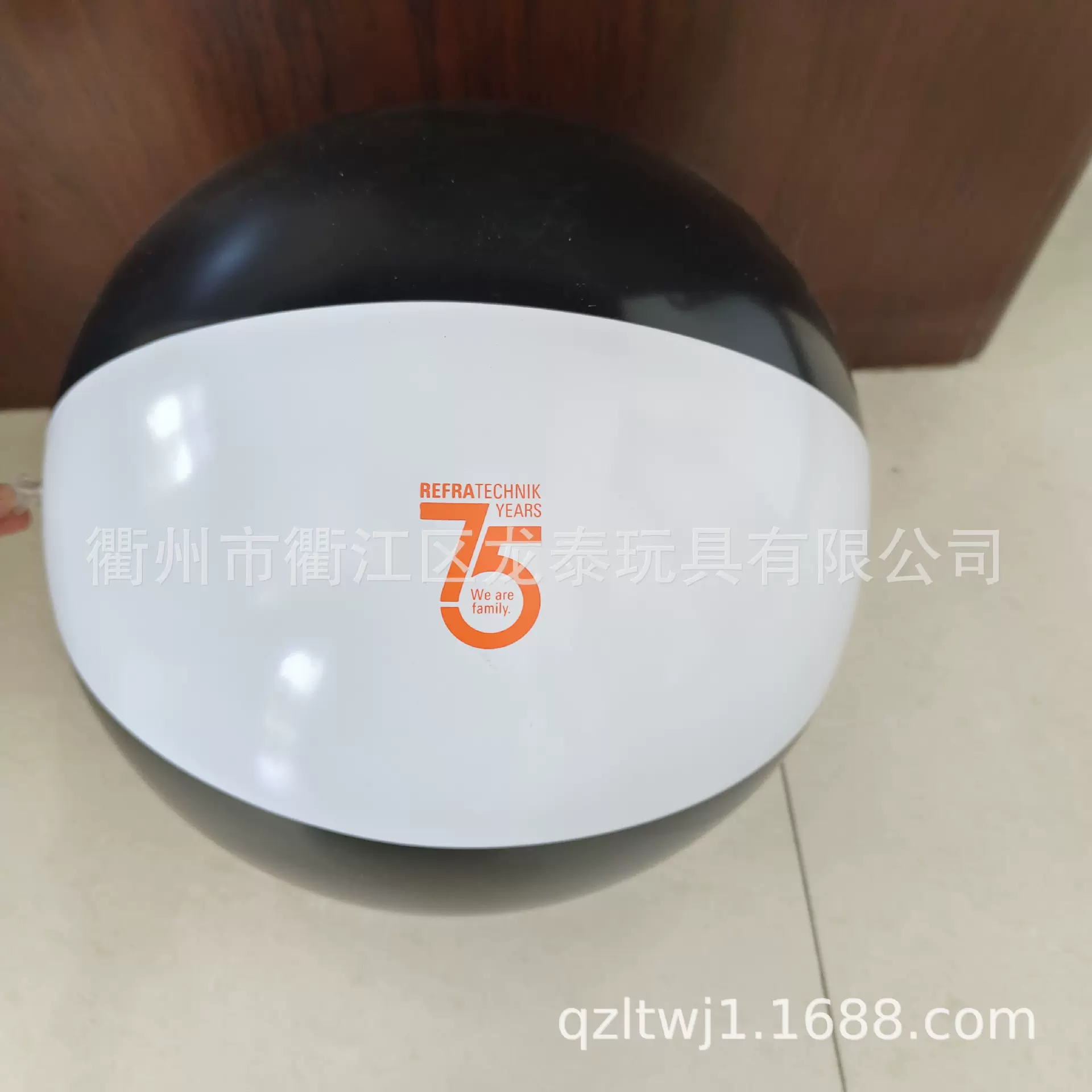 厂家定制 PVC充气 黑白拼接沙滩球  单色logo印刷广告球