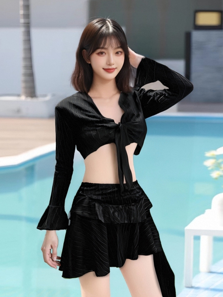 Traje de baño dividido en bikini, protector solar de manga larga de cuatro piezas para mujer, vestido de niña caliente puro, delgado traje de baño de aguas termales para mujer al por mayor