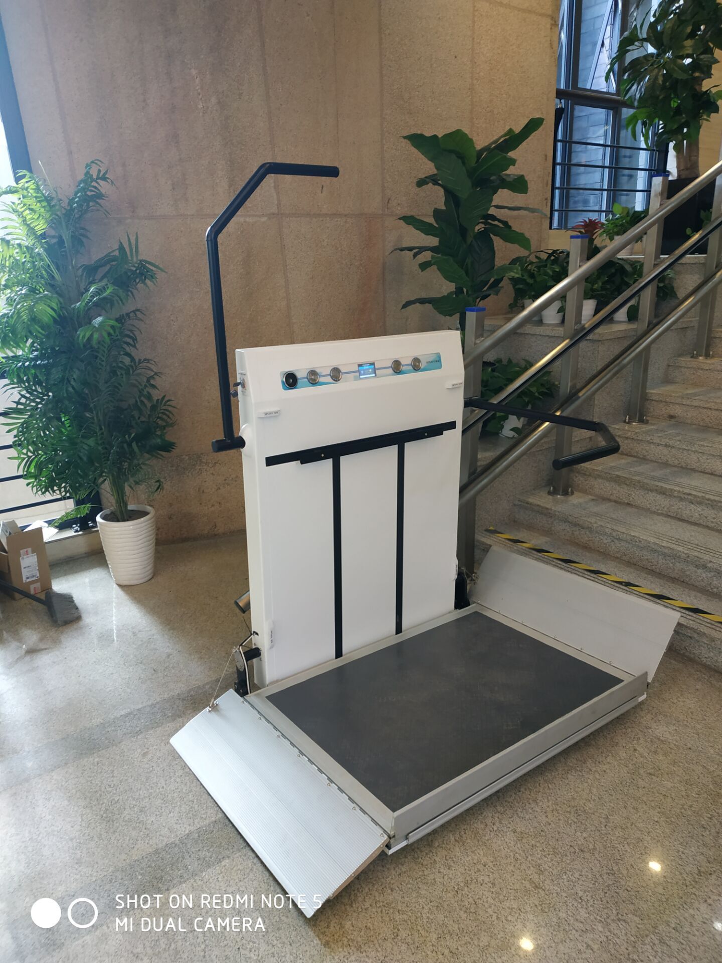 济南斜挂式升降机 西安轮椅升降平台 兰州楼道升降机