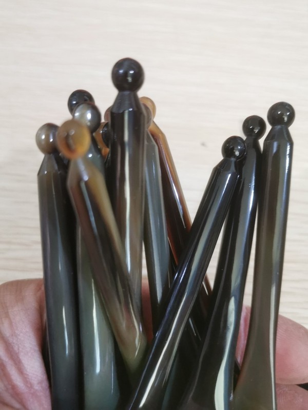 黒花牛の角の筋を抜く棒の牛の角の刀の頭を抜く棒の刀の牛の角の櫛の工芸品|undefined
