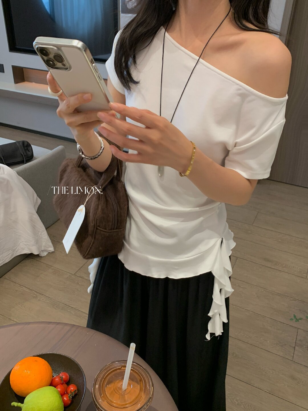Áo thun nữ tay ngắn thiết kế lệch vai, dây rút eo, phong cách Hàn Quốc — màu đen, Màu cà phê, màu trắng, Xám hoa chi tiết 29