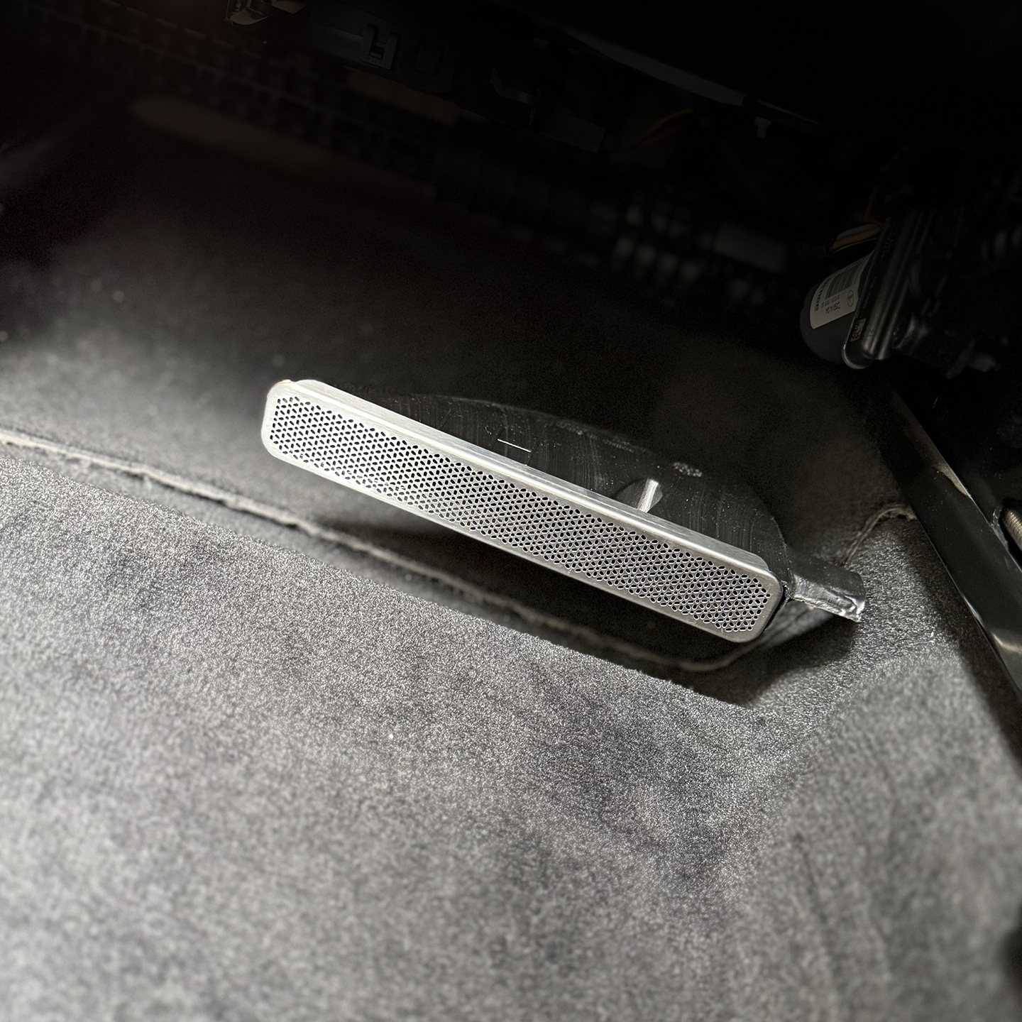 Suitable for Volvo Xc60Xc90S90S60V90 Under-Seat Air Outlet Mask Stainless Steel Interior Modification Dustproof