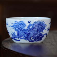 记石柴窑 手绘青花狮子绣球卧足杯高档釉下茶盏全手工单杯主人杯