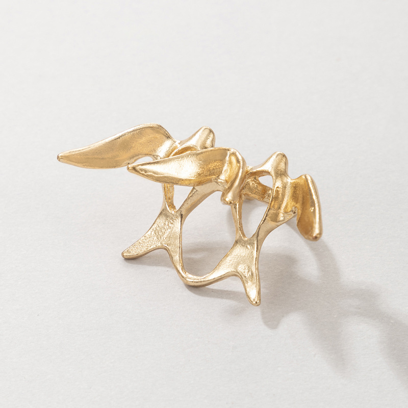 Fashion Flying Bird Hollow Irregular Animal Alloy Ring display picture 3