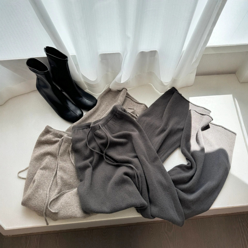 Super warm, slimming, casual knit pants with elastic waistband, straight-leg design, drawstring, versatile, simple, and casual style, loose fit for women, suitable for wearing as outerwear Super warm, slimming, casual knit pants with elastic waistband, straight-leg design, drawstring, versatile, simple, and casual style, loose fit for women, suitable for wearing as outerwear