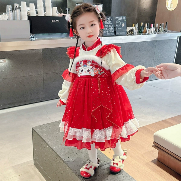 Annual dress does not include hairpins