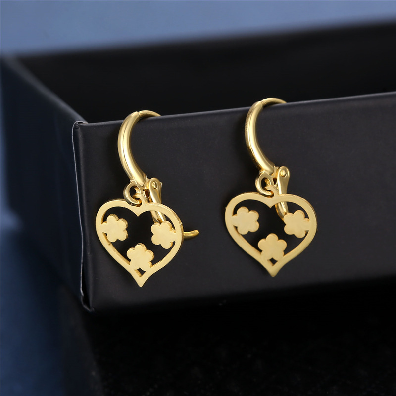 Fashion Accessories Stainless Steel Heart-shaped Plum Blossom Smooth Earrings display picture 4