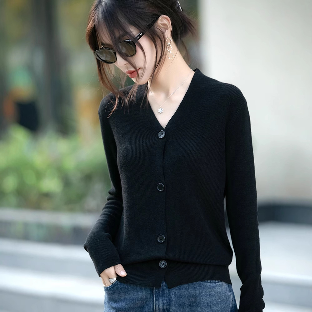 2025年秋冬新款精纺羊毛V领针织百搭宽松上衣外套开衫长袖女纯色