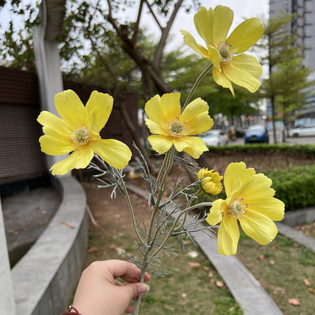 Nueva fábrica de flores artificiales de la boda amarillo leche amarillo limón amarillo fresco al aire libre Salón de la boda decoración flor falsa al por mayor