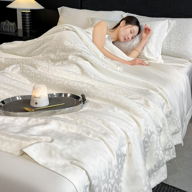 IJszijde verkoelend dekbedovertrek, zomerse ijzijde vierdelige set, zijdezacht om naakt te slapen, hoogwaardig jacquard koel aanvoelend dekbedovertrek, bedmatras_voghion.com