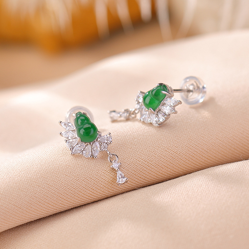 Bông tai bạc S925 đính đá ngọc lục bảo hình lưỡi liềm phong cách cá tính — Một cặp