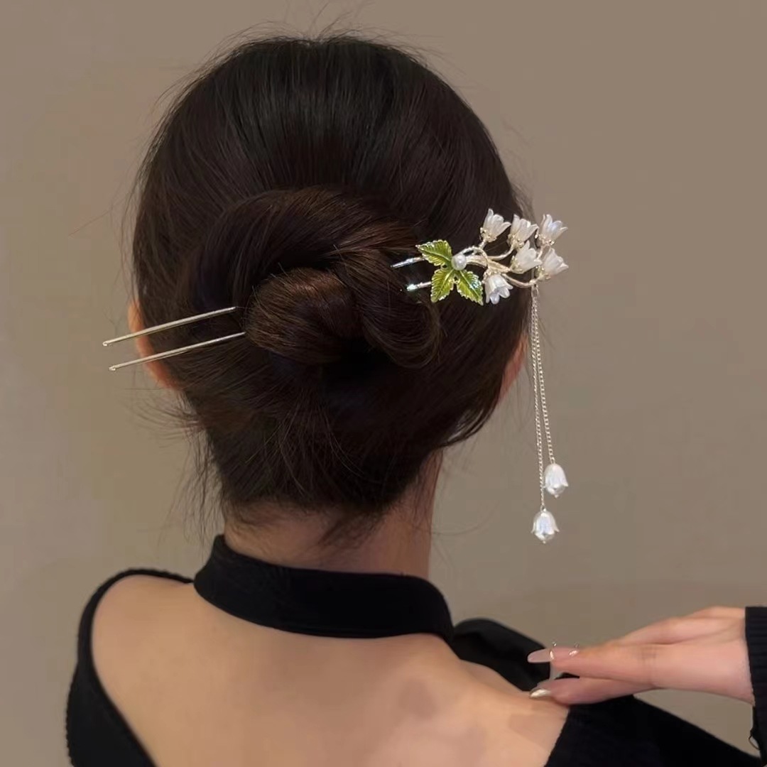 Chinese hairpin with tassels, orchid