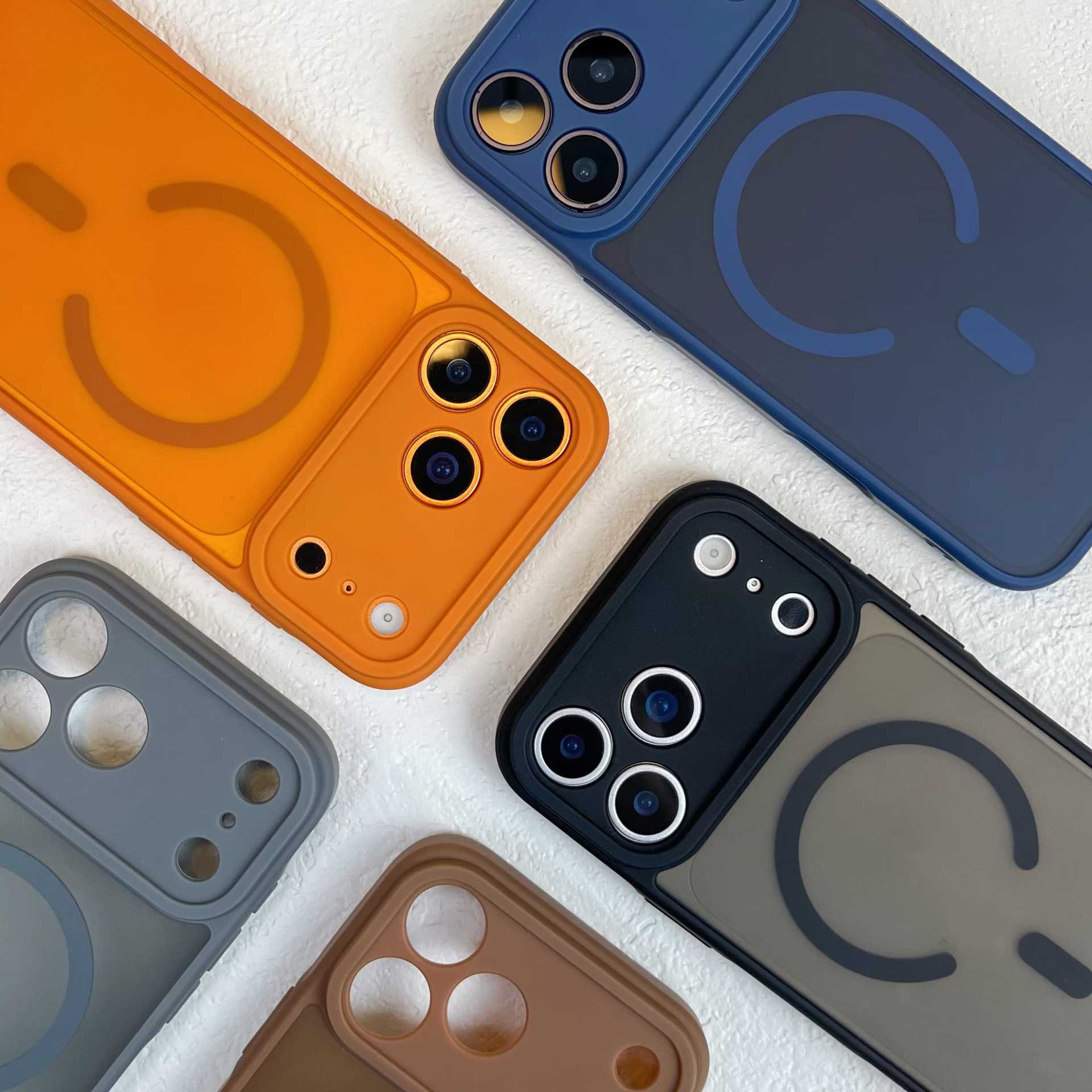 Suitable for Iphone17Promax Mobile Phone Case, Skin-Feel Frosted Magnetic Suction Apple 16 Fine Hole All-Inclusive Anti-Fall Protective Cover