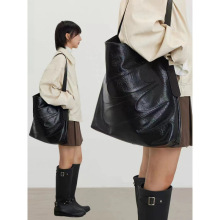 黑色油蜡大容量单肩斜挎皮包可调节托特包风可以包邮到家优惠包.