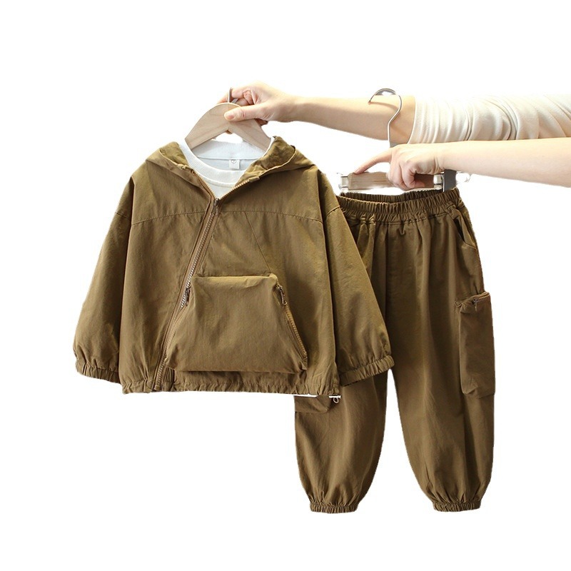 6129 Traje de primavera y otoño para niños 2025 nuevo estilo fresco y guapo primavera versión coreana de tres piezas bebé frita calle guapos ropa de trabajo marea