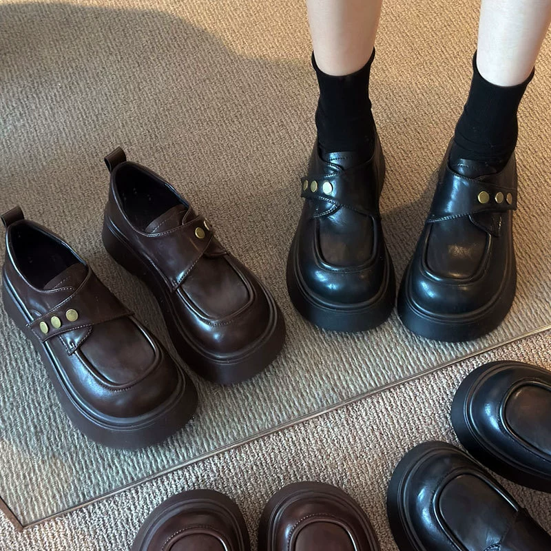 Британский стиль черный толстый подошв, увеличенные маленькие кожаные туфли, темпераментные одиночные туфли, весна 2025 новая Мэри Джейн, дикая ракофонная обувь