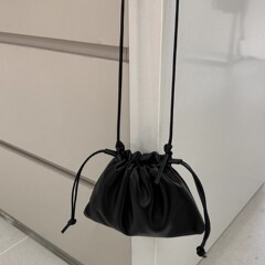 レトロな高質感の植なめしの柔らかいモチモチの小さい携帯電話の袋はシンプルで高級感のある雲のカバンは手に持つことができます。