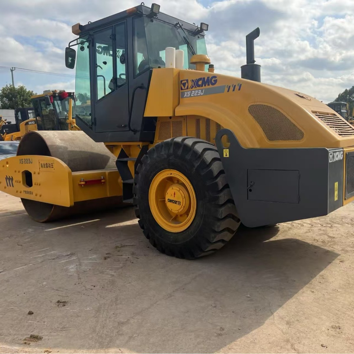 XCMG 30 toneladas rodillo vibratorio de barra horizontal para la venta   XS303 rodillo vibratorio distribución de comercio exterior en Asia Central