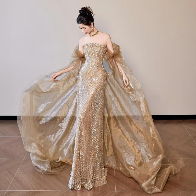 女性用ゴールデンストラップレスイブニングドレス、ハイエンドライトラグジュアリーニッチブライダル婚約結婚式乾杯ドレス、宴会ホストドレス|undefined