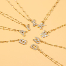 欧美跨境26个英文字母钛钢项链金色微镶锆石个性吊坠锁骨链夹珠链