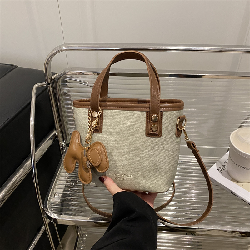 时尚小众百搭个性洋气手提包女新款休闲高级质感设计感气质斜挎包