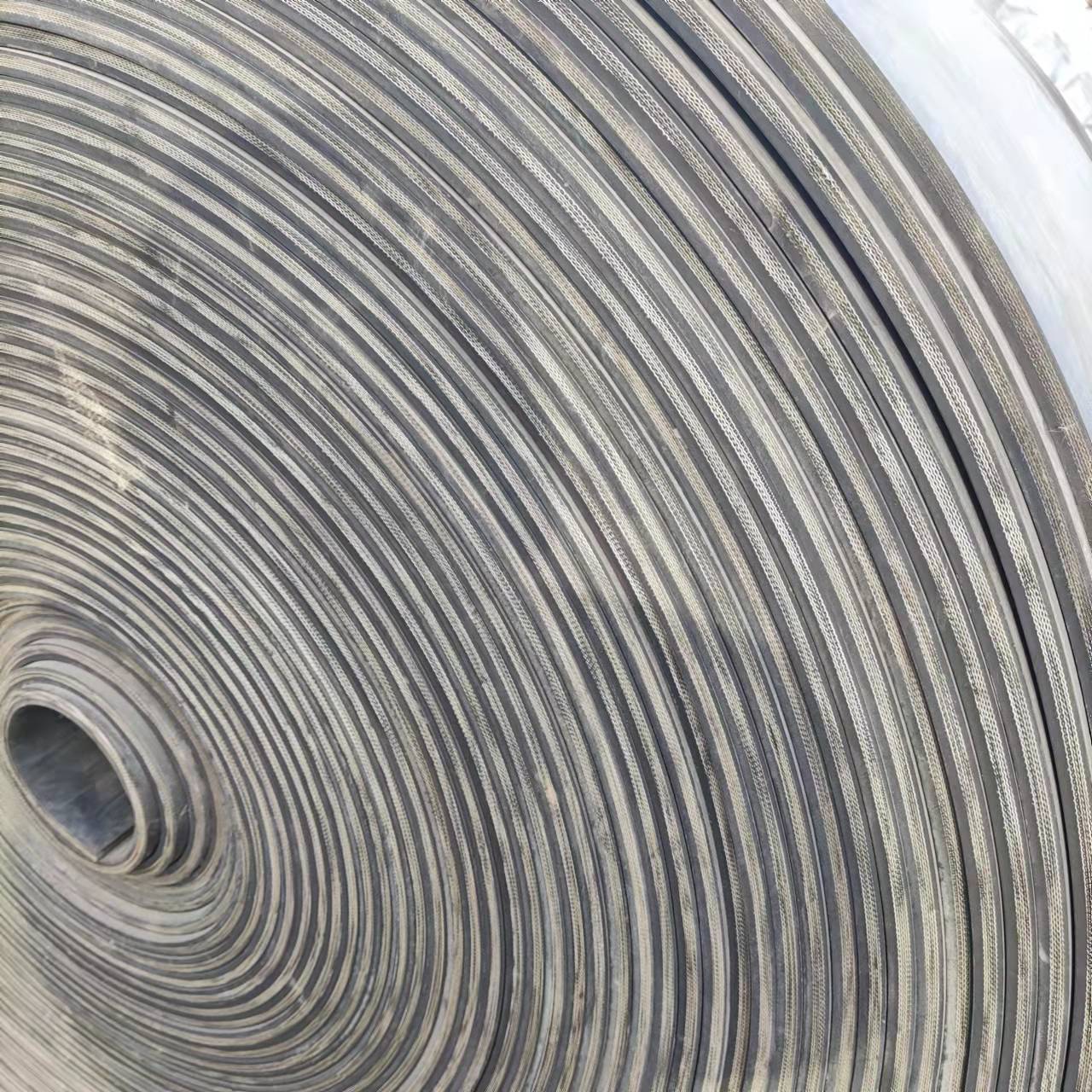 厂家供应旧输送带 沙石子废渣土耐用尼龙帆布阻燃传送带 废旧皮带